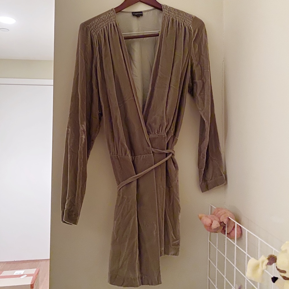 callipygian green wrap dress